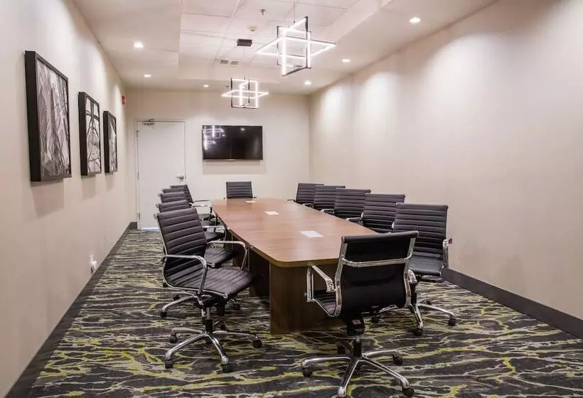 Holiday Inn Hotel & Suites Calgary South Conference Ctr, An Ihg