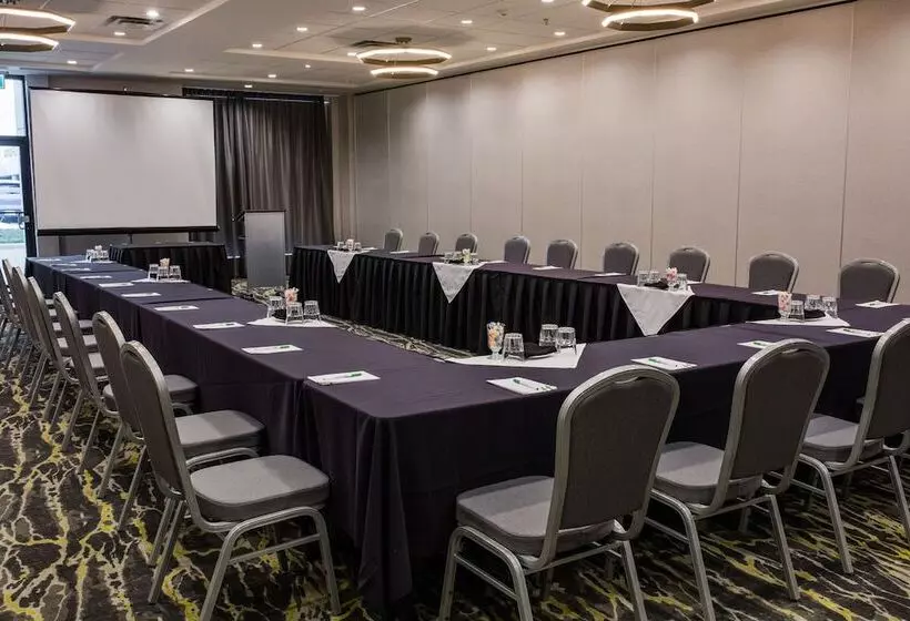 Holiday Inn Hotel & Suites Calgary South Conference Ctr, An Ihg