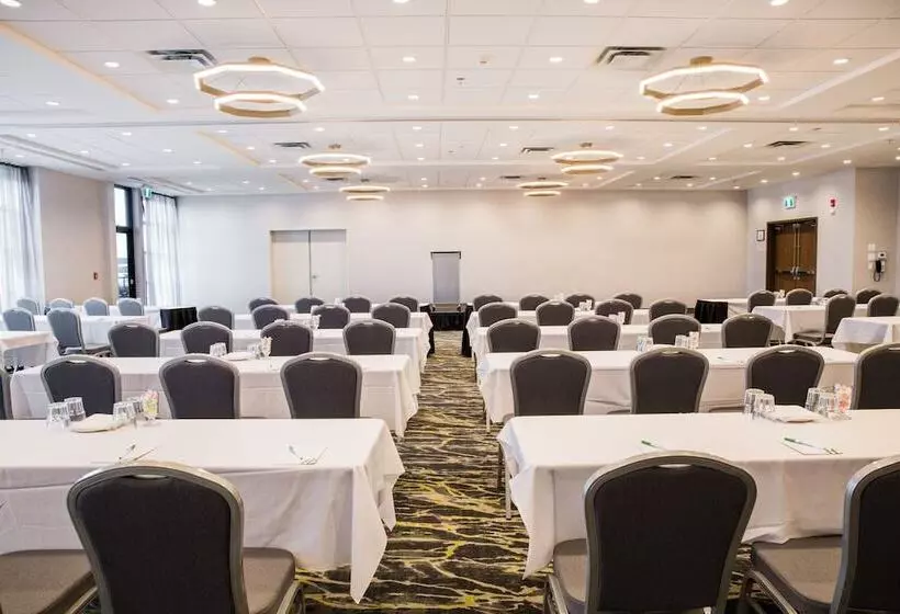 Holiday Inn Hotel & Suites Calgary South Conference Ctr, An Ihg