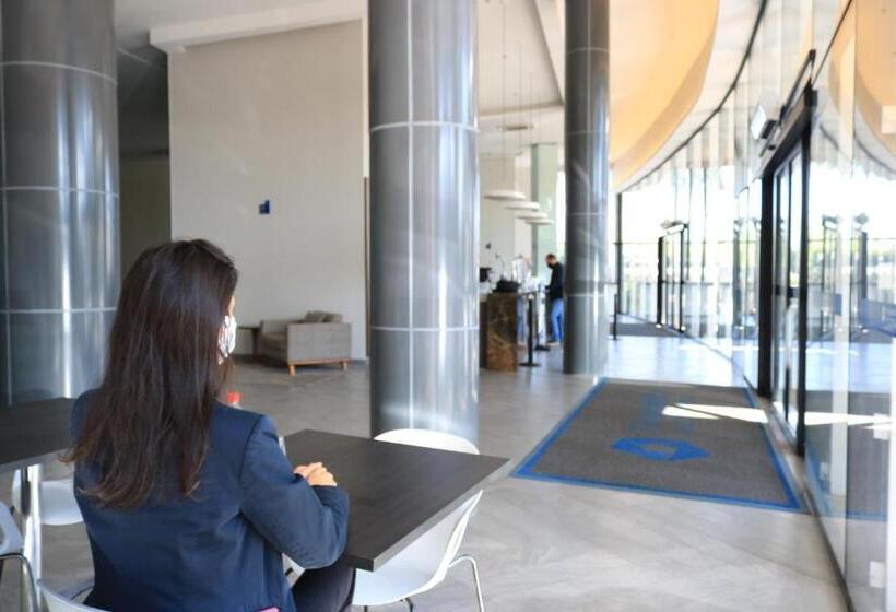 Отель Transamerica Executive Taboao Morumbi