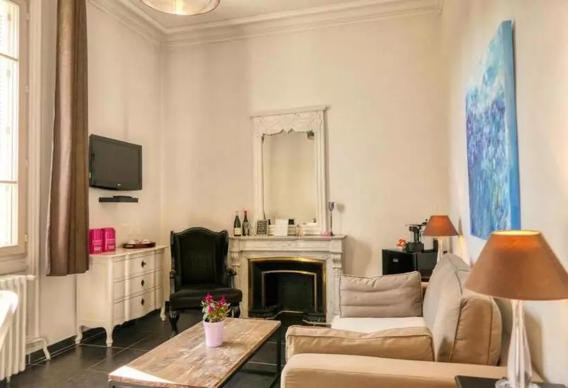 پانسیون A Propos  Suites Et Chambres
