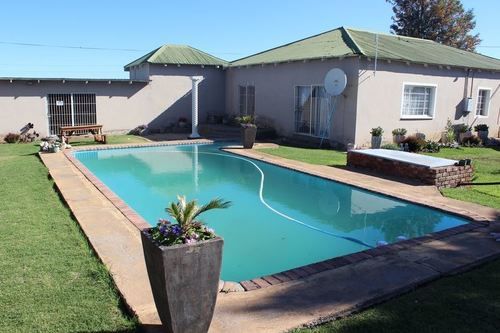 בית מלון כפרי Lodge Linga Longa