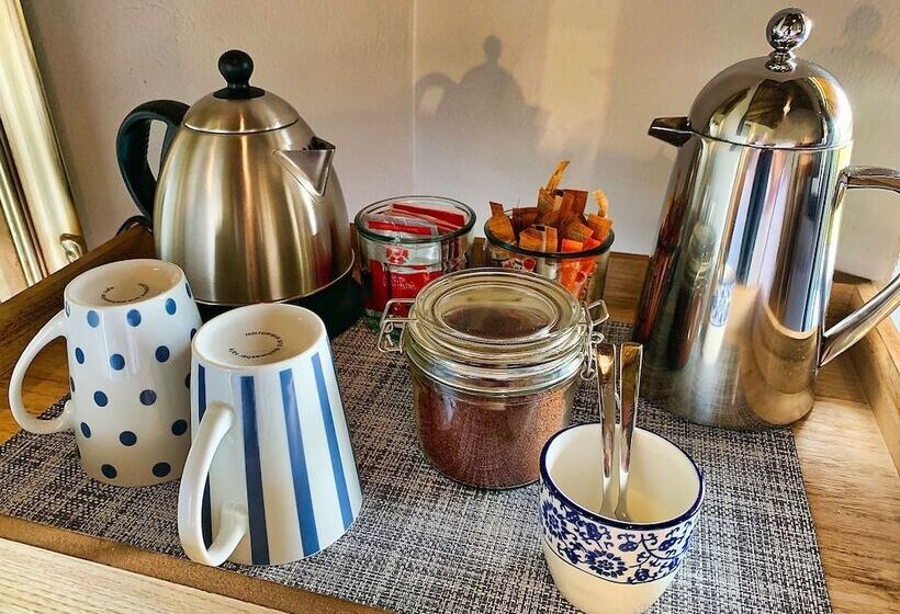 فندق Tshikwalo Game Lodge