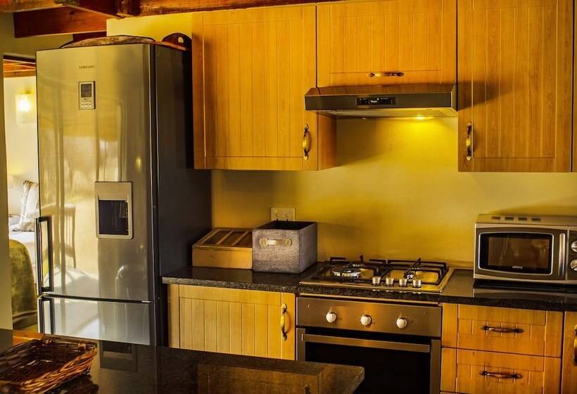 فندق Tshikwalo Game Lodge