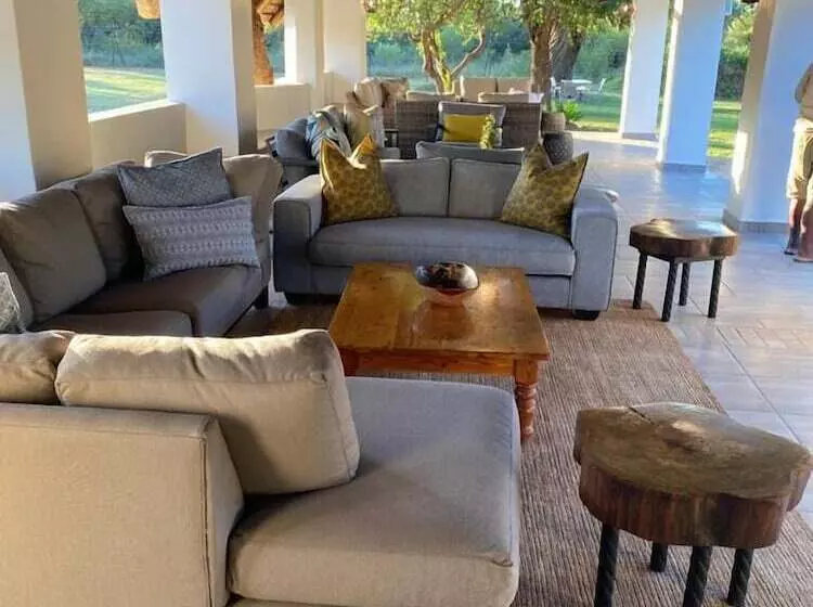 ホテル Tshikwalo Game Lodge