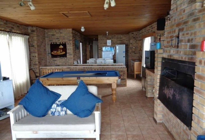 بنسيون White Shark Backpackers