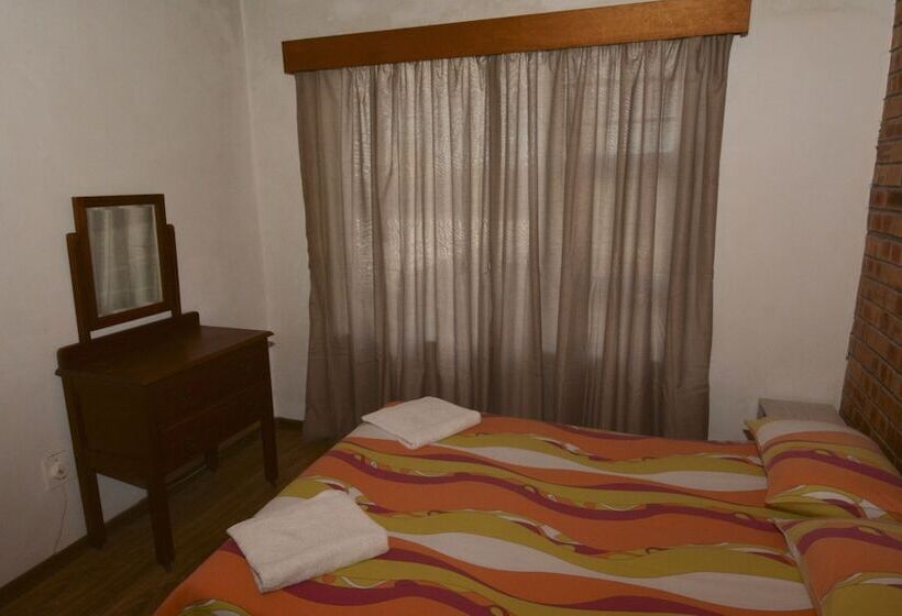 بنسيون White Shark Backpackers