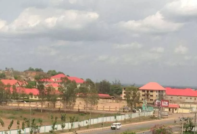 Pinnacle Hotels And Suites