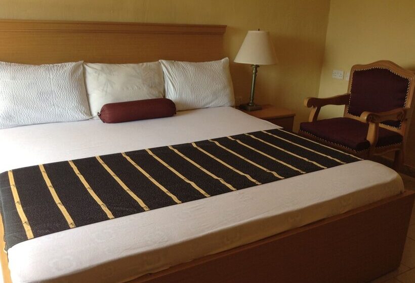 Pinnacle Hotels And Suites