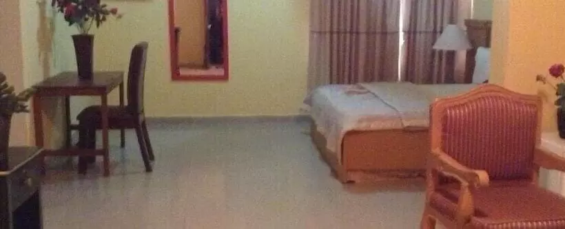 Pinnacle Hotels And Suites