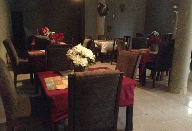 Pinnacle Hotels And Suites