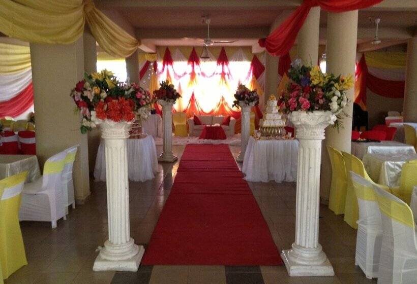 Pinnacle Hotels And Suites