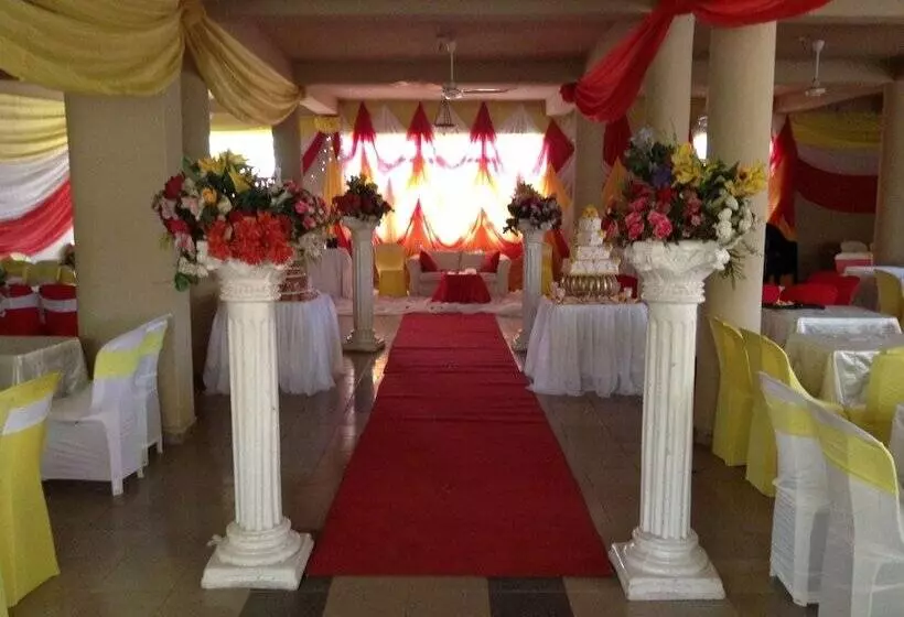 Pinnacle Hotels And Suites
