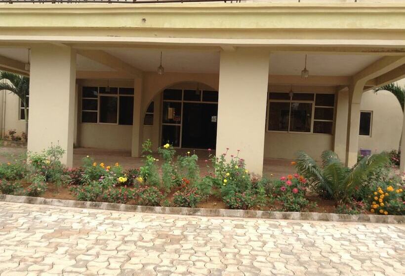 Pinnacle Hotels And Suites