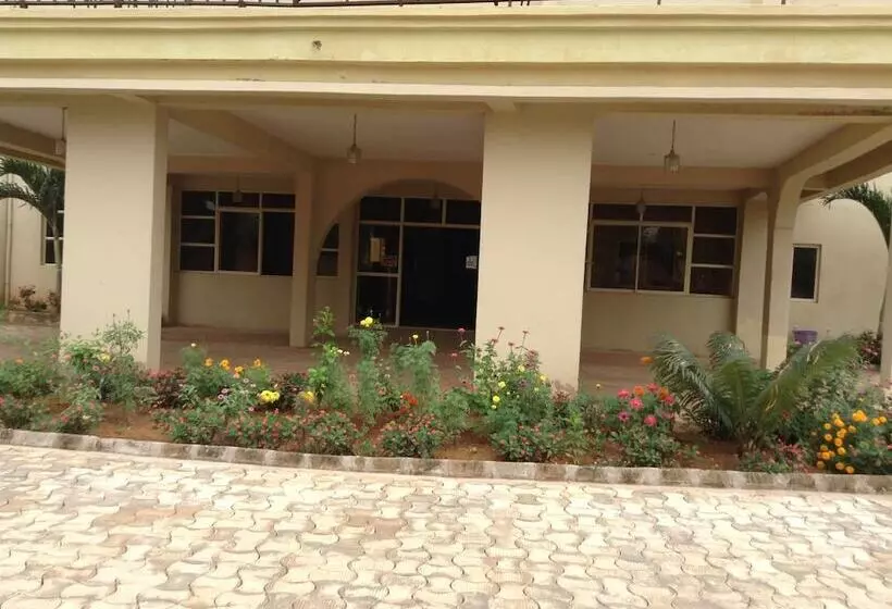 Pinnacle Hotels And Suites