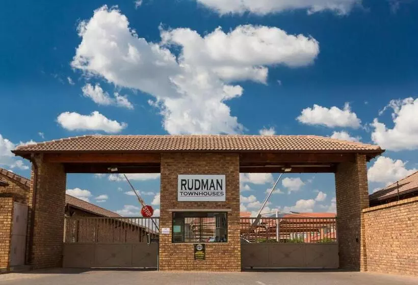 Rudman Townhouses   Family Apartment