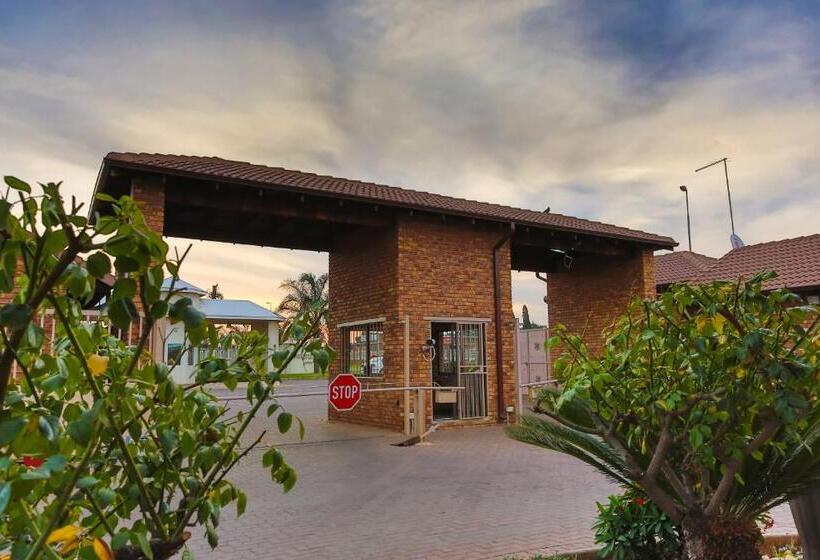 Rudman Townhouses   Family Apartment