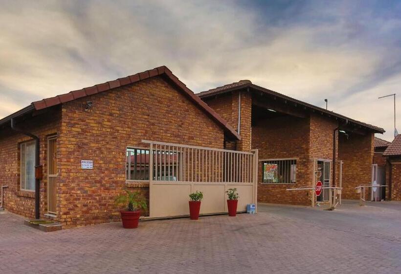 Rudman Townhouses   Family Apartment