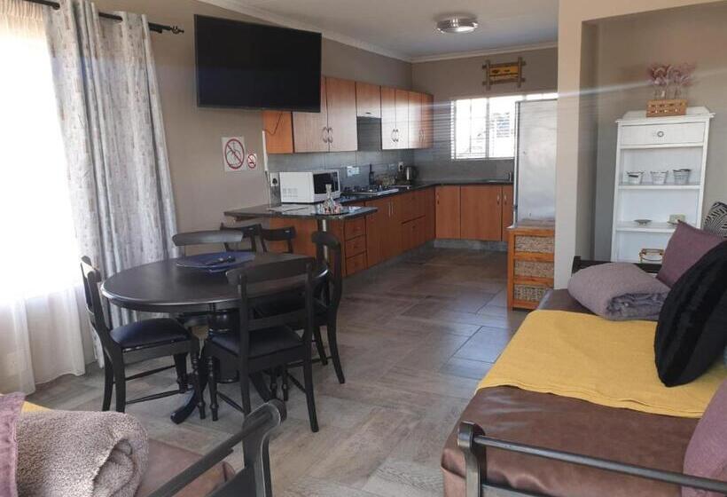 Rudman Townhouses   Family Apartment