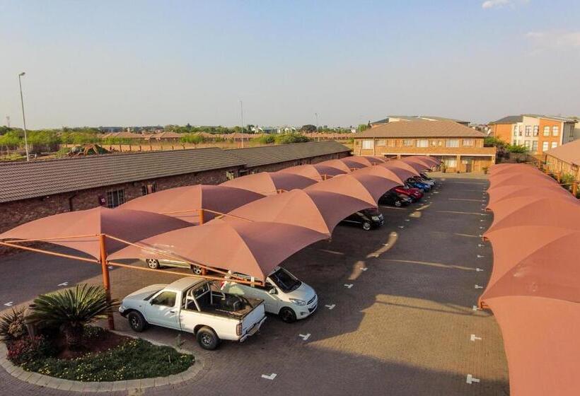 Rudman Townhouses   Family Apartment