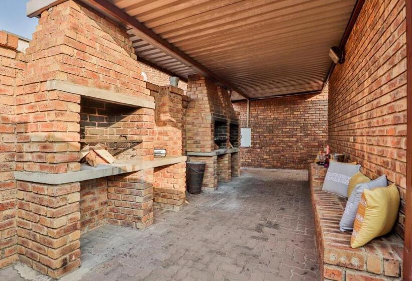 Rudman Townhouses   Family Apartment