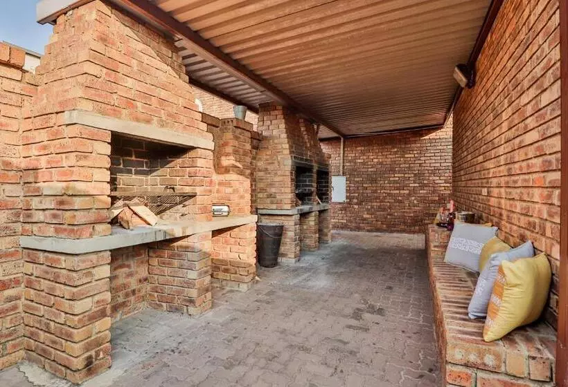 Rudman Townhouses   Family Apartment