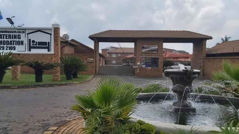 Rudman Townhouses   Family Apartment