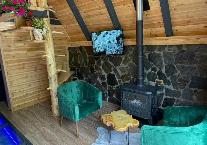 ホテル Waterfall Bungalov