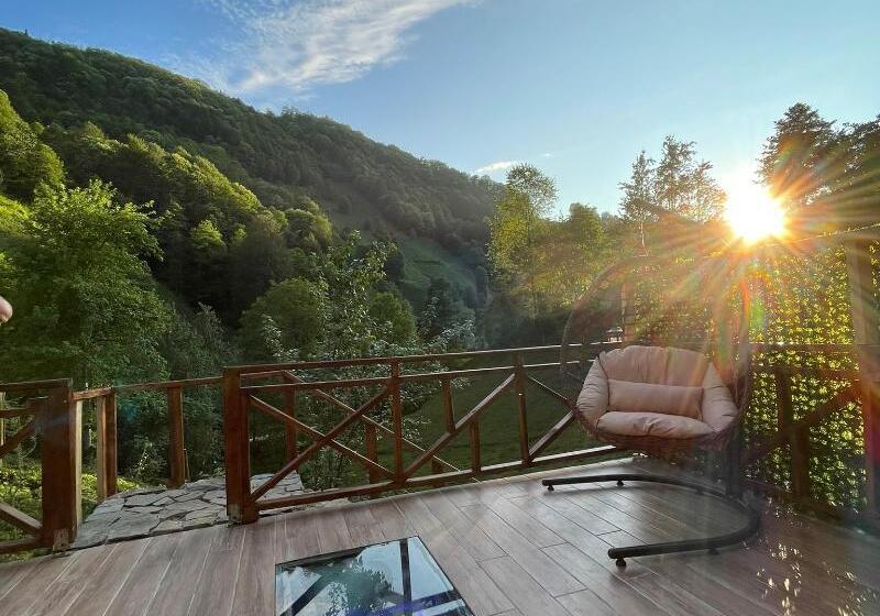 ホテル Waterfall Bungalov