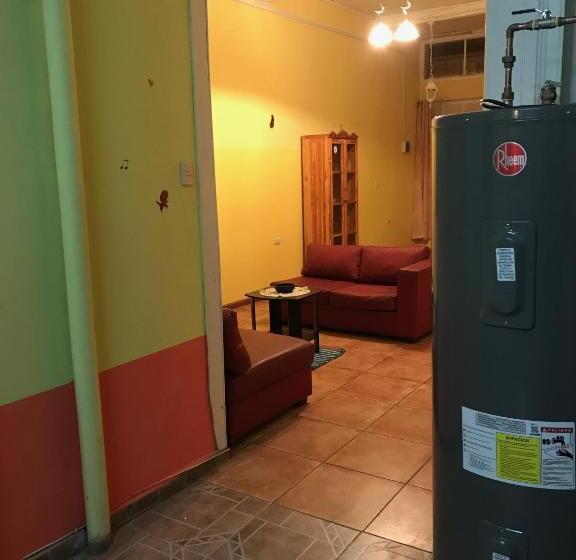 Hostal Tricontinental