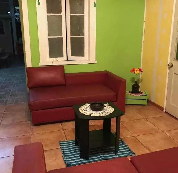 Hostal Tricontinental