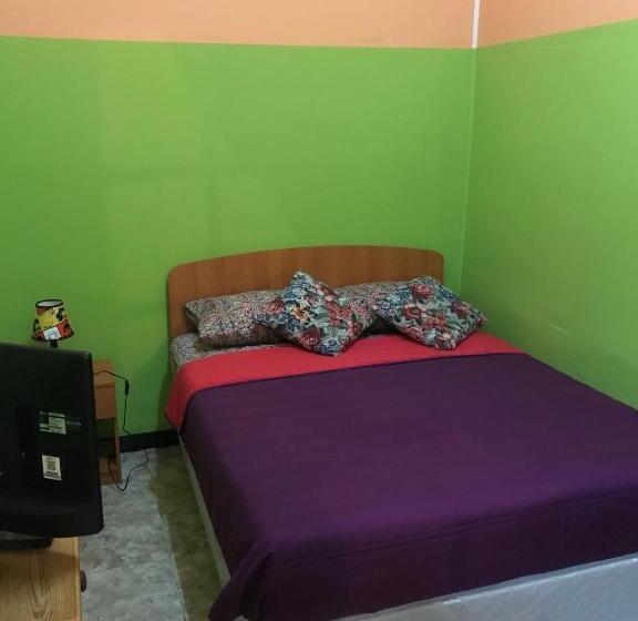 Hostal Tricontinental