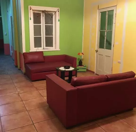Hostal Tricontinental