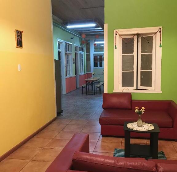 Hostal Tricontinental