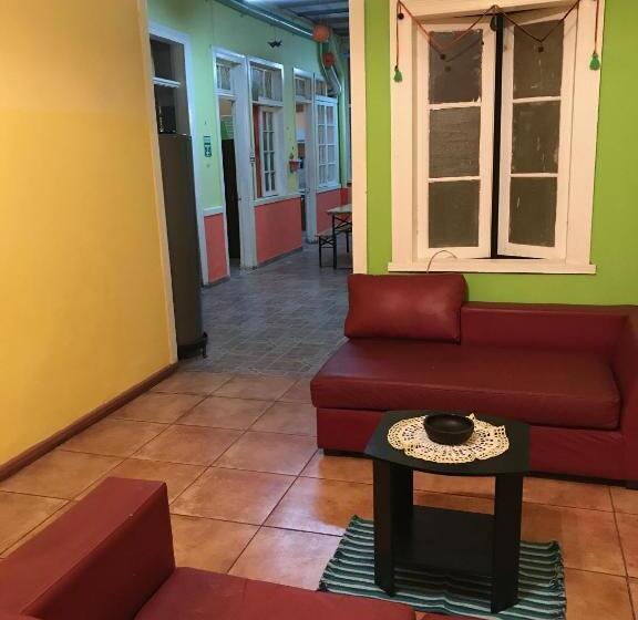 Hostal Tricontinental