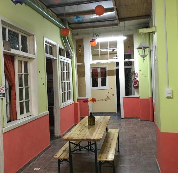 Hostal Tricontinental