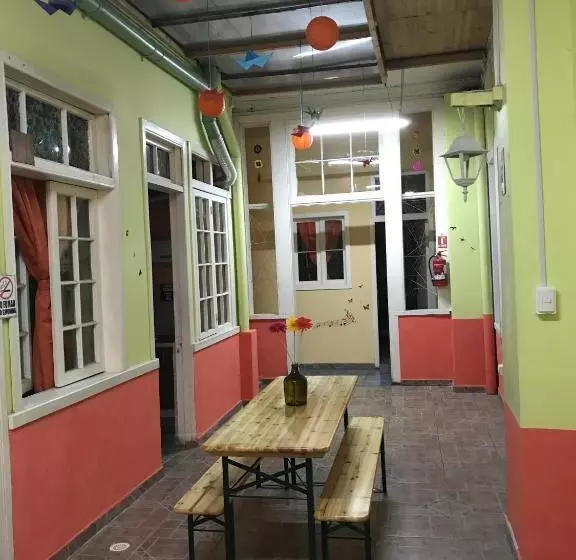 Hostal Tricontinental