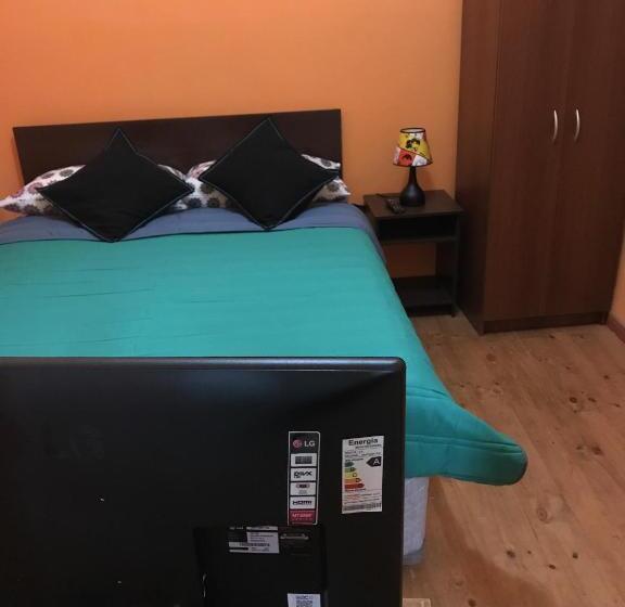 Hostal Tricontinental