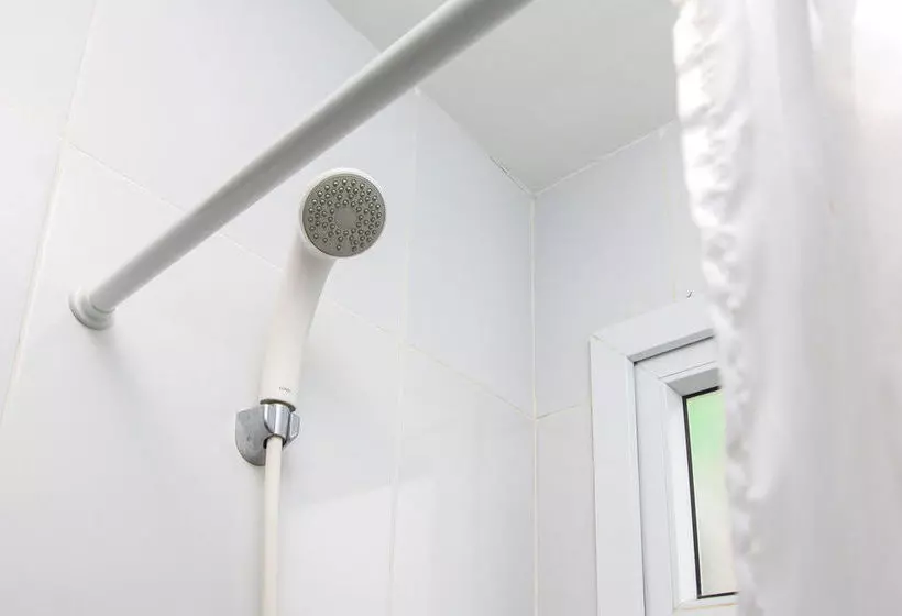 Hotelli Airy Aeropolis Residence Suryadarma Tangerang