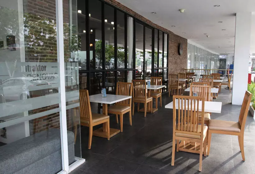 Hotelli Airy Aeropolis Residence Suryadarma Tangerang