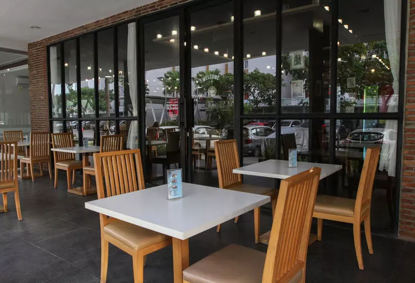 Hotelli Airy Aeropolis Residence Suryadarma Tangerang