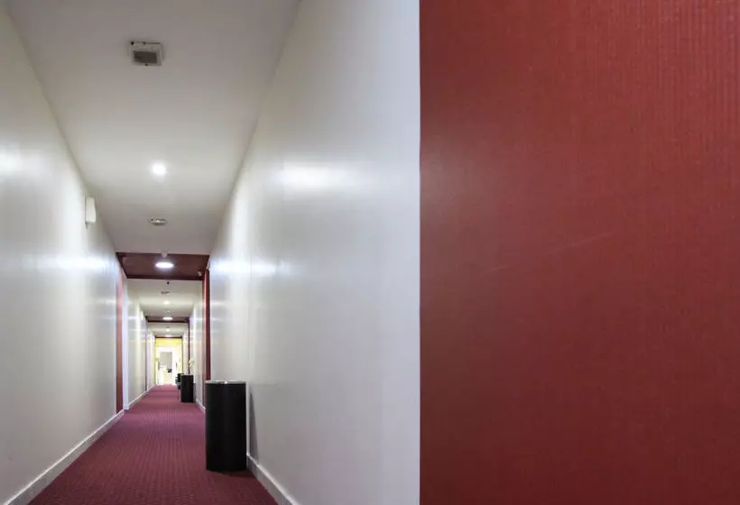 Hotelli Airy Aeropolis Residence Suryadarma Tangerang
