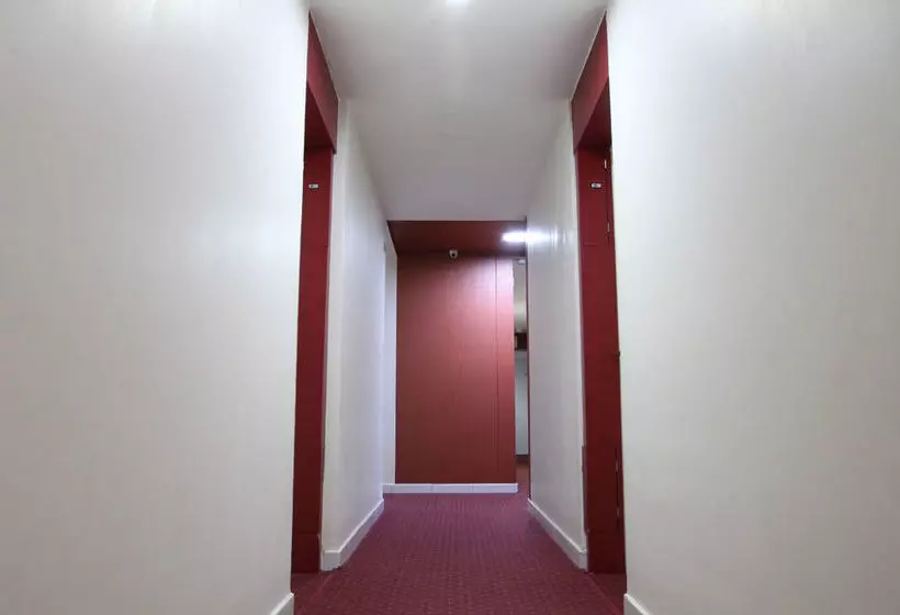 Hotelli Airy Aeropolis Residence Suryadarma Tangerang