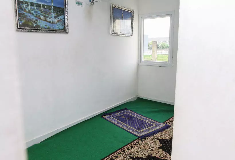 Hotelli Airy Aeropolis Residence Suryadarma Tangerang