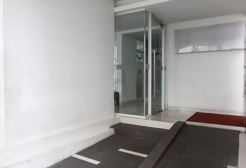 Hotelli Airy Aeropolis Residence Suryadarma Tangerang