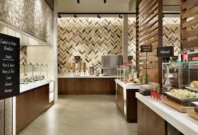 هتل Embassy Suites By Hilton Syracuse Destiny Usa