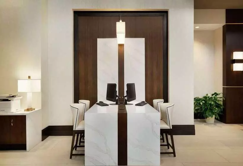 هتل Embassy Suites By Hilton Syracuse Destiny Usa