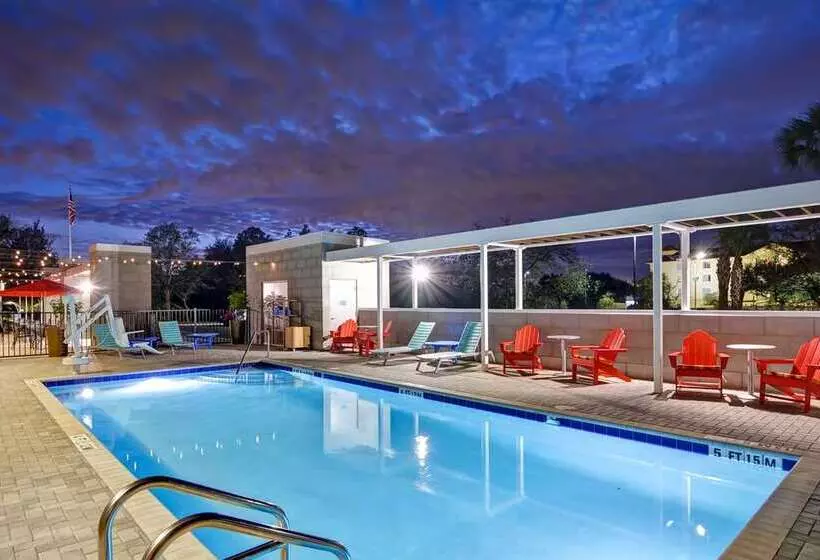 ホテル Home2 Suites By Hilton Tampa Usf Near Busch Gardens