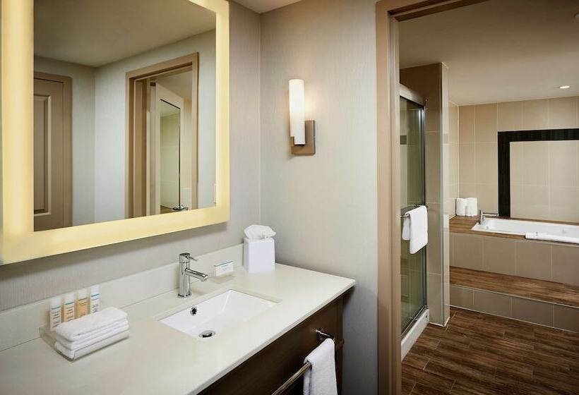 هتل Homewood Suites By Hilton North Bay