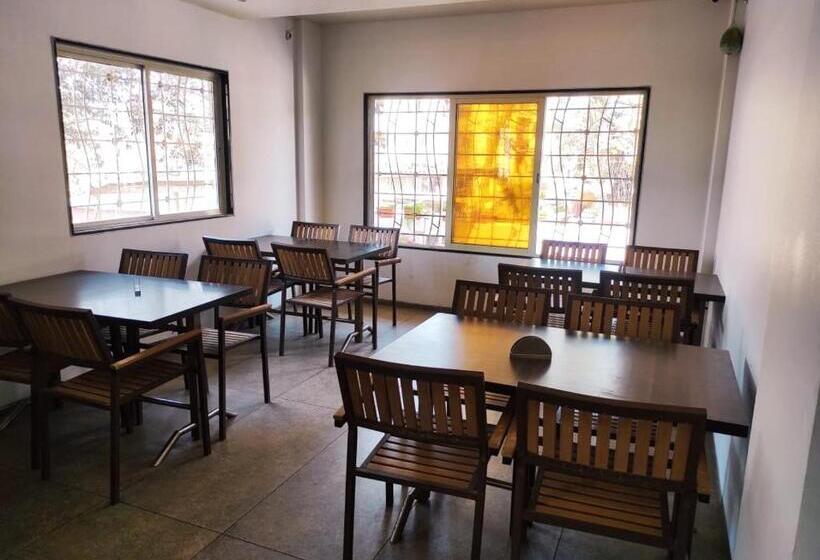 ホテル Manasi Inn